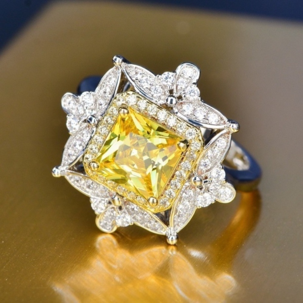 NEW | Princess Cut Topaz Ring